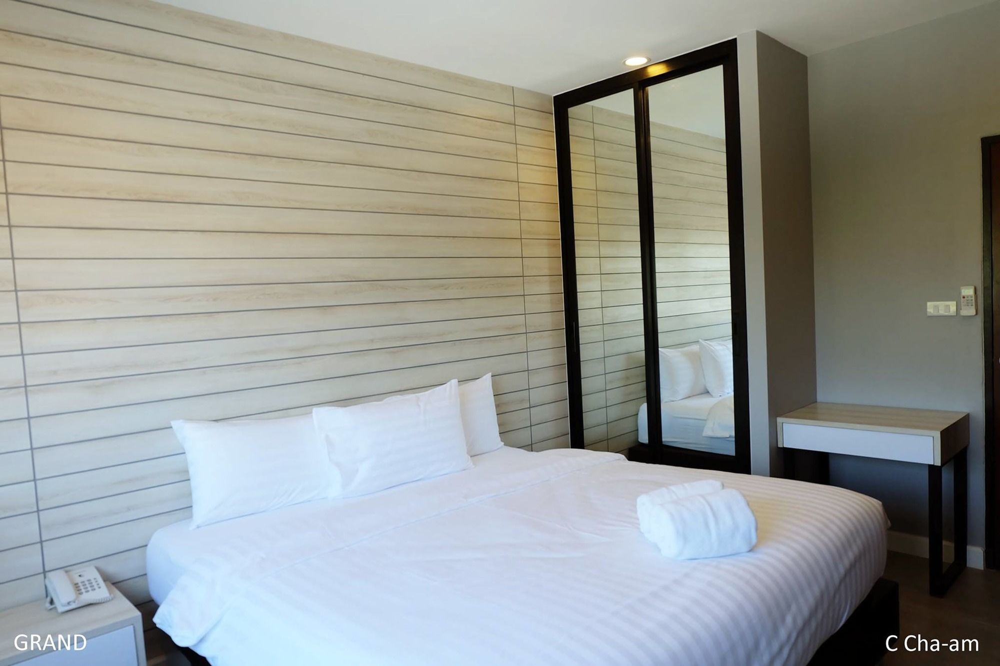 C Cha-Am Hotel Екстер'єр фото