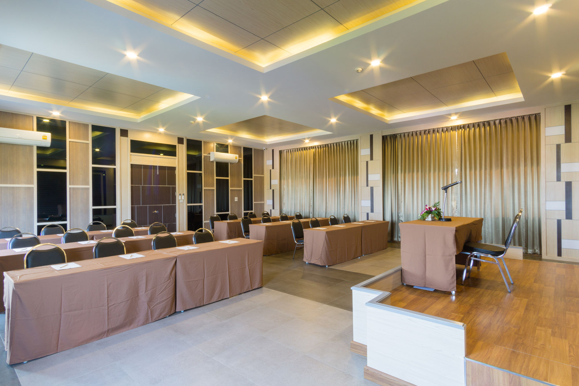 C Cha-Am Hotel Екстер'єр фото